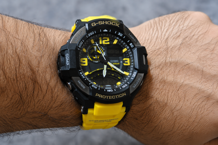 ساعت کاسیو جیشاک خلبانی Gravity master مدل "GA 1100" زرد